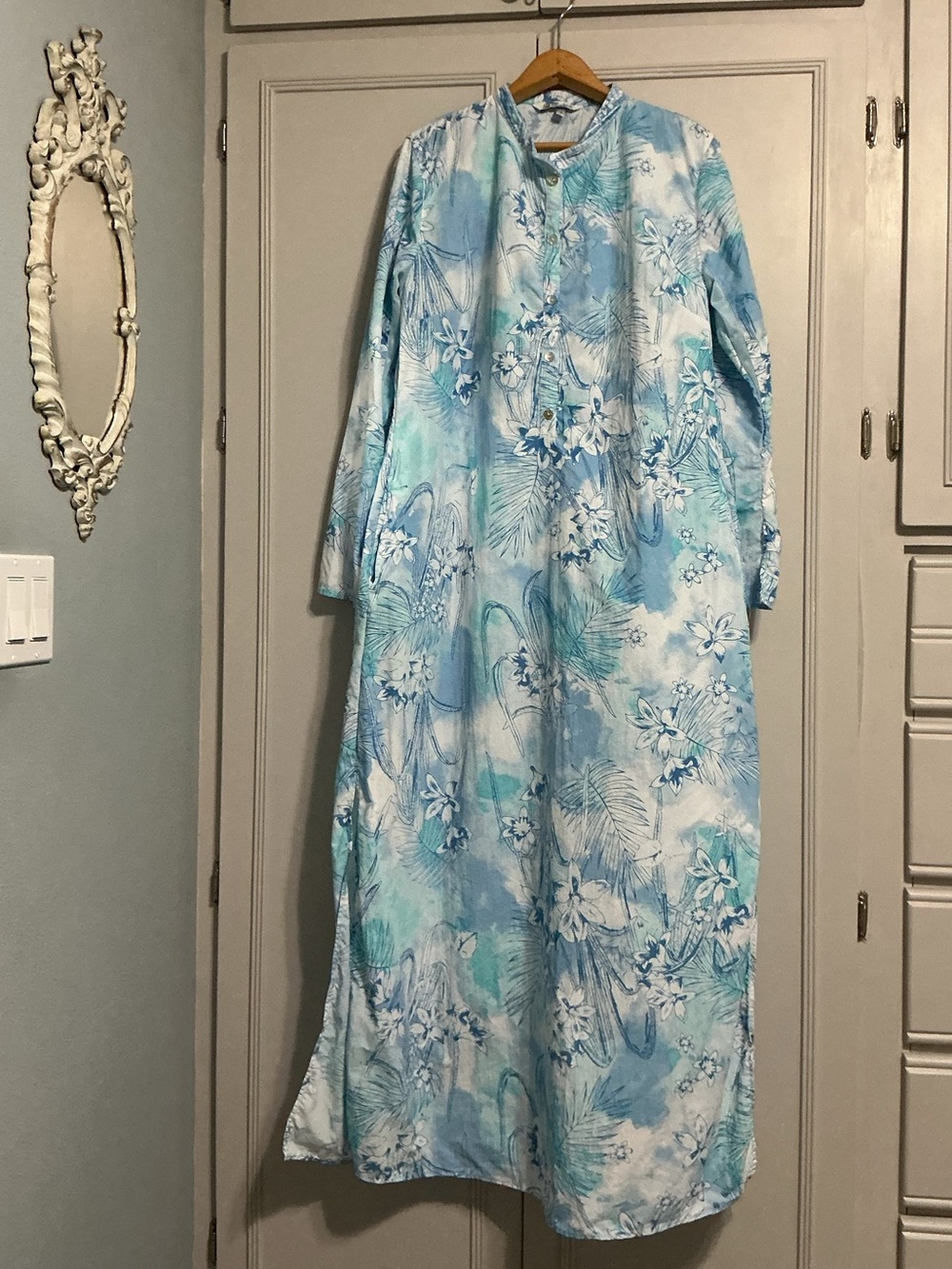 SOLUMBRA Floor Length Vented Floral Kaftan M